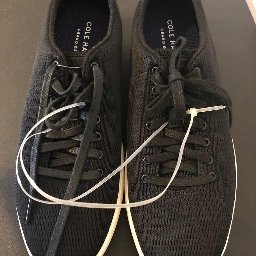 Cole Haan Men’s Knit Sneaker sz 8.5